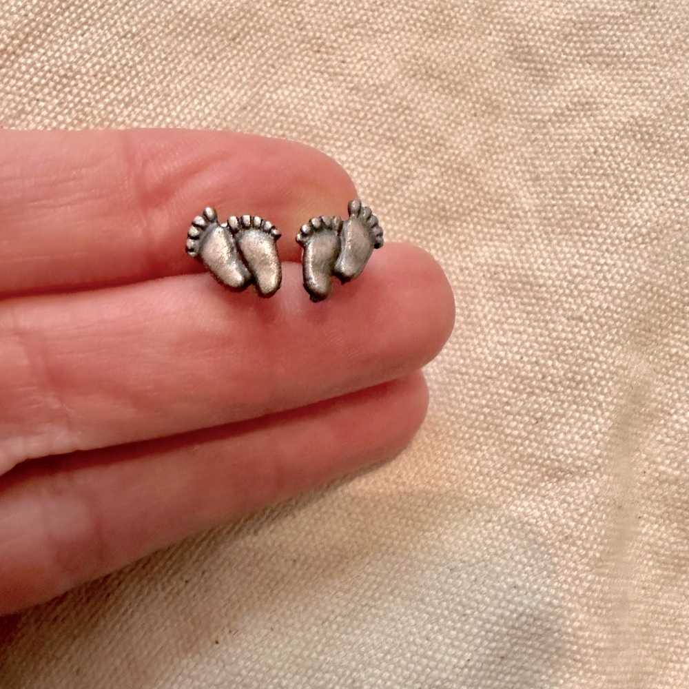 Set of 2 post earrings